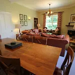Bakers Retreat Spacious 1st Floor Centrally Located In Grasmere