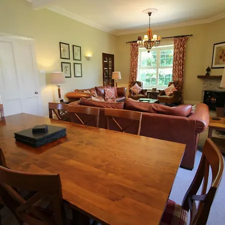 Bakers Retreat Spacious 1st Floor Centrally Located In Grasmere